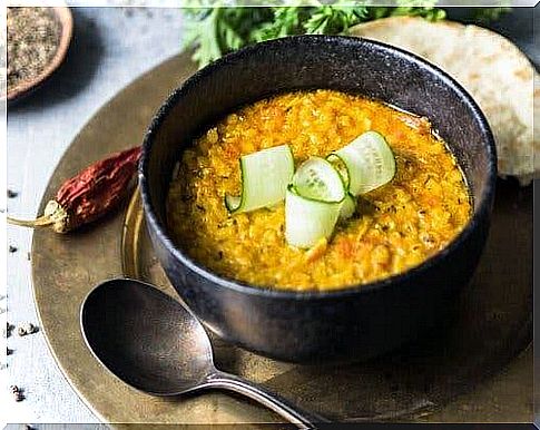 Lentil soup with cucumber garnish