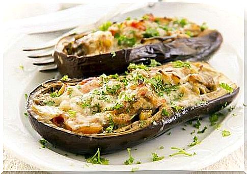 Plate with aubergine