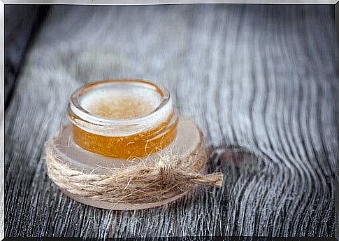 Face masks with olive oil and honey