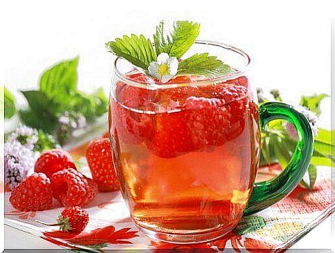 Drinks to detox raspberries and orange water