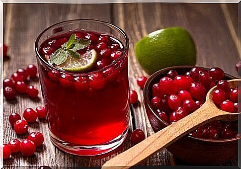 Cranberry and pineapple and pear juice for a flat stomach