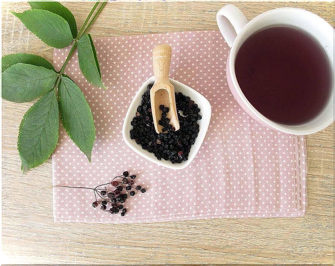 Cup with the juice of elderberries