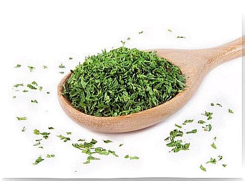 With a decoction of parsley you clean the kidneys