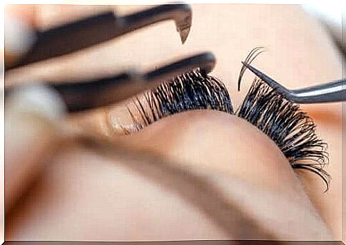 Fuller lashes with fake lashes