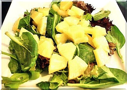 Salad with pineapple and spinach