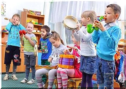 Children with musical instruments