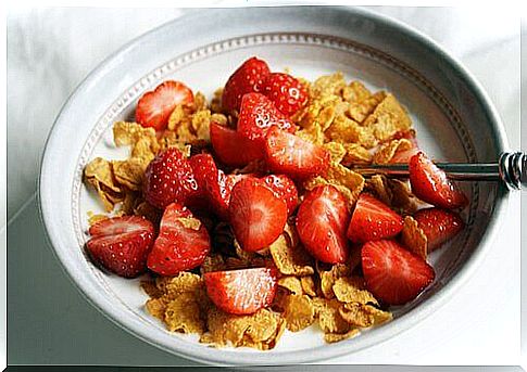 Cornflakes with strawberries