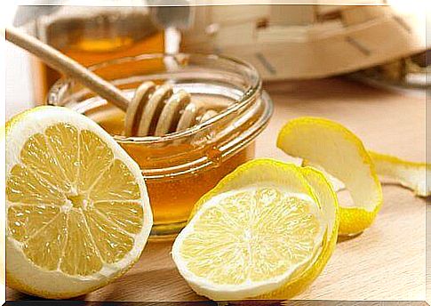 Lemon and honey for the neck skin