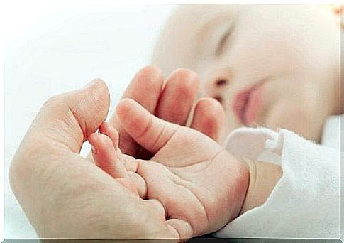 Preventing heat rash in babies improves sleep