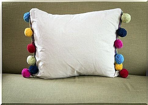 Pillow with balls