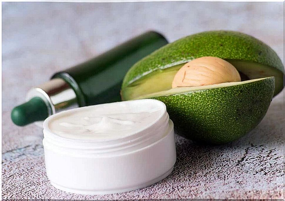 Night cream with avocado and egg for perfect skin