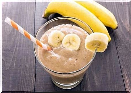 Yogurt smoothie with banana