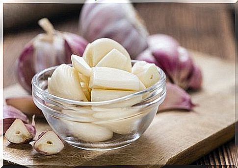 The benefits of garlic on an empty stomach