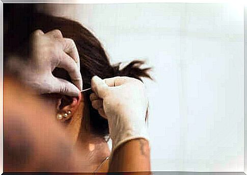 The types of ear piercings and their risks