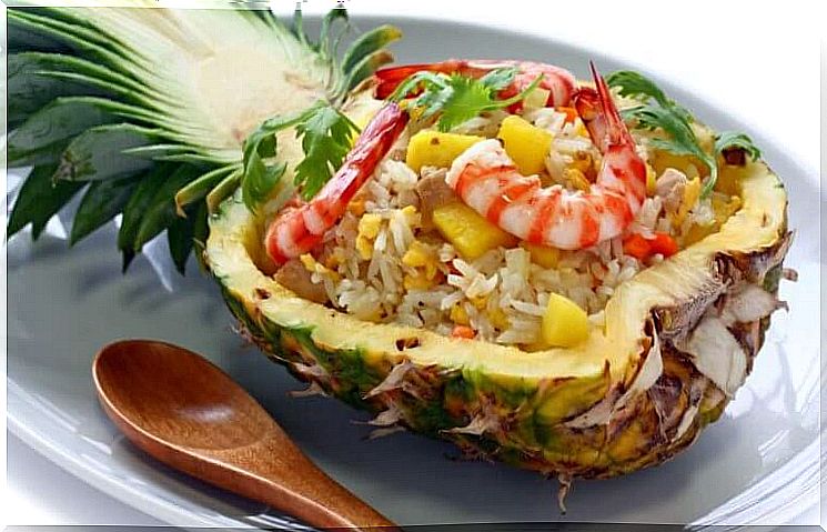 Salad with shrimp and pineapple