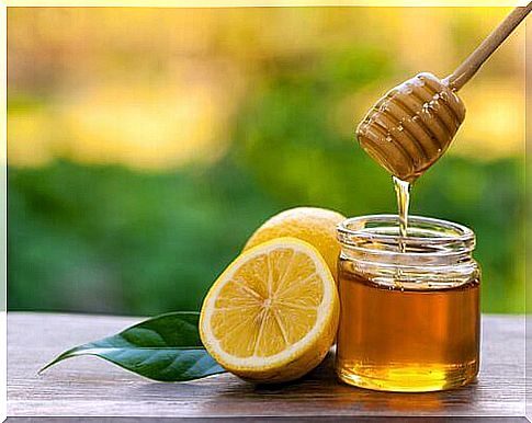 Warm water with honey and a little lemon detoxifies our body