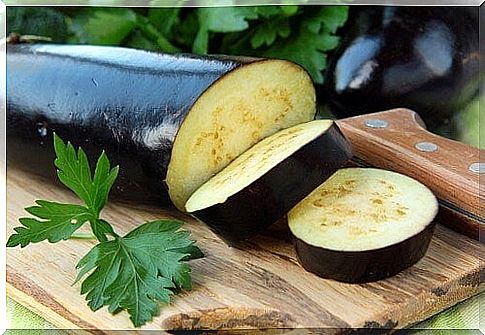 Lose weight with eggplant water