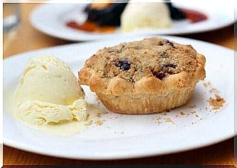 Plate with a scoop of ice cream and a pastry