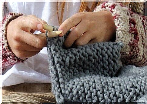 Wool therapy, the benefits of knitting