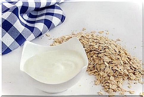 A remedy with yogurt and oatmeal